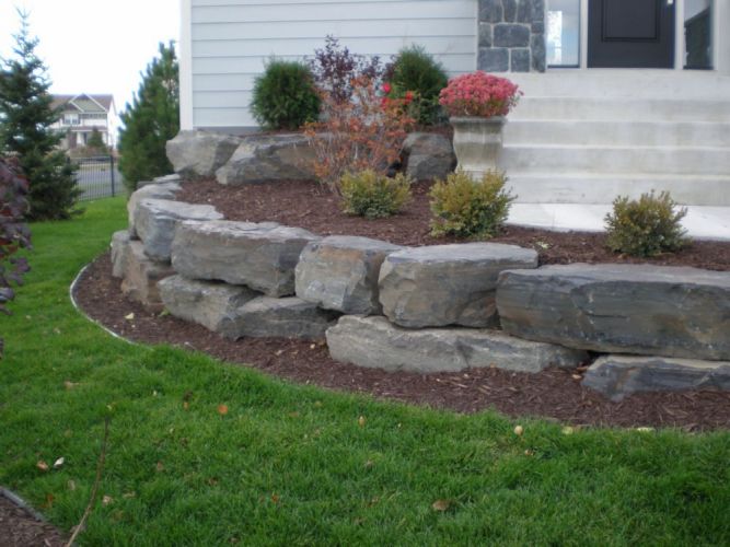 Stone Retaining Wall – Front Yard